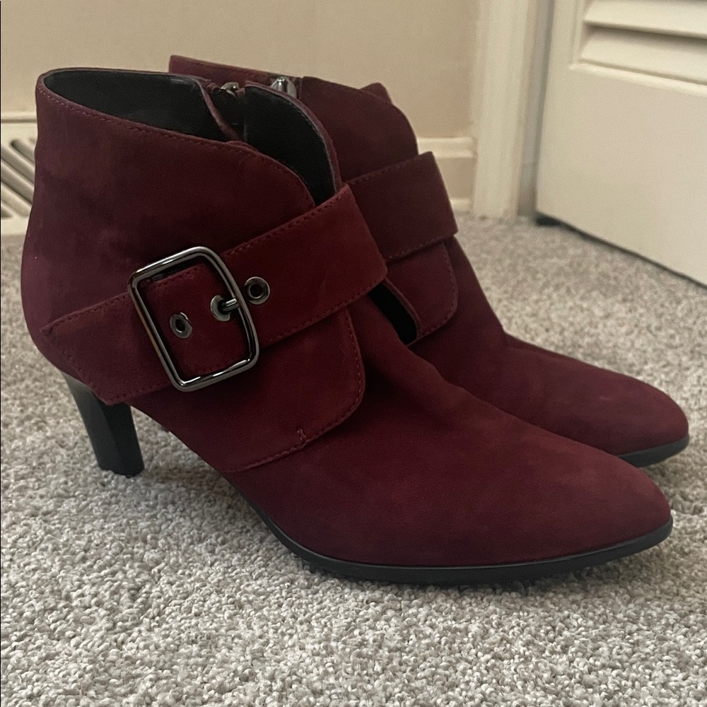 Aquatalia Heeled Suede Ankle Booties Burgundy Sz 7.5 Buckle inside zipper